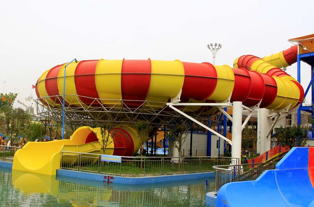 Customized Exciting Garden Water Slide , Giant Space Backyard Water Slides Red / Yellow for Park