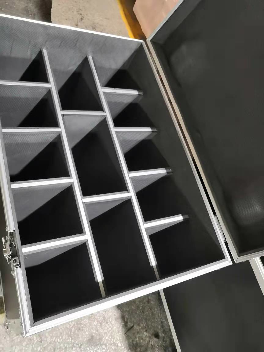High Hardness Black Color 12PCS In One Case Led Parcan Flightcase For Performance Equipment