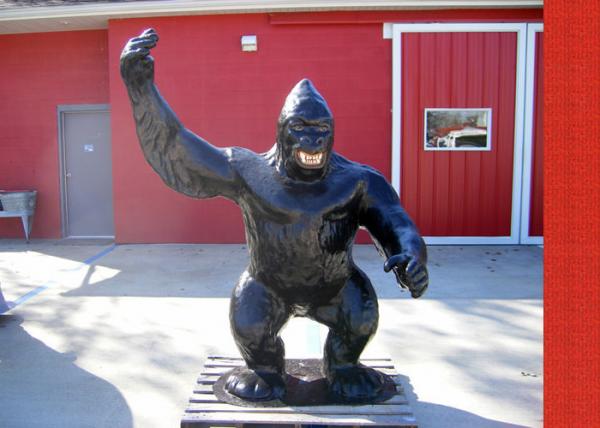 Quality Antique Fiberglass Bronze Statue Gorilla Statue Animal Design Public Decoration for sale