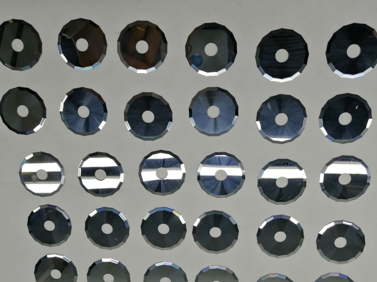 Cutting Blades Carbide Circular Knives Cutter for Paper Cutting Machine Round Blade for Cutting Paper, Cloth, Cardboard,