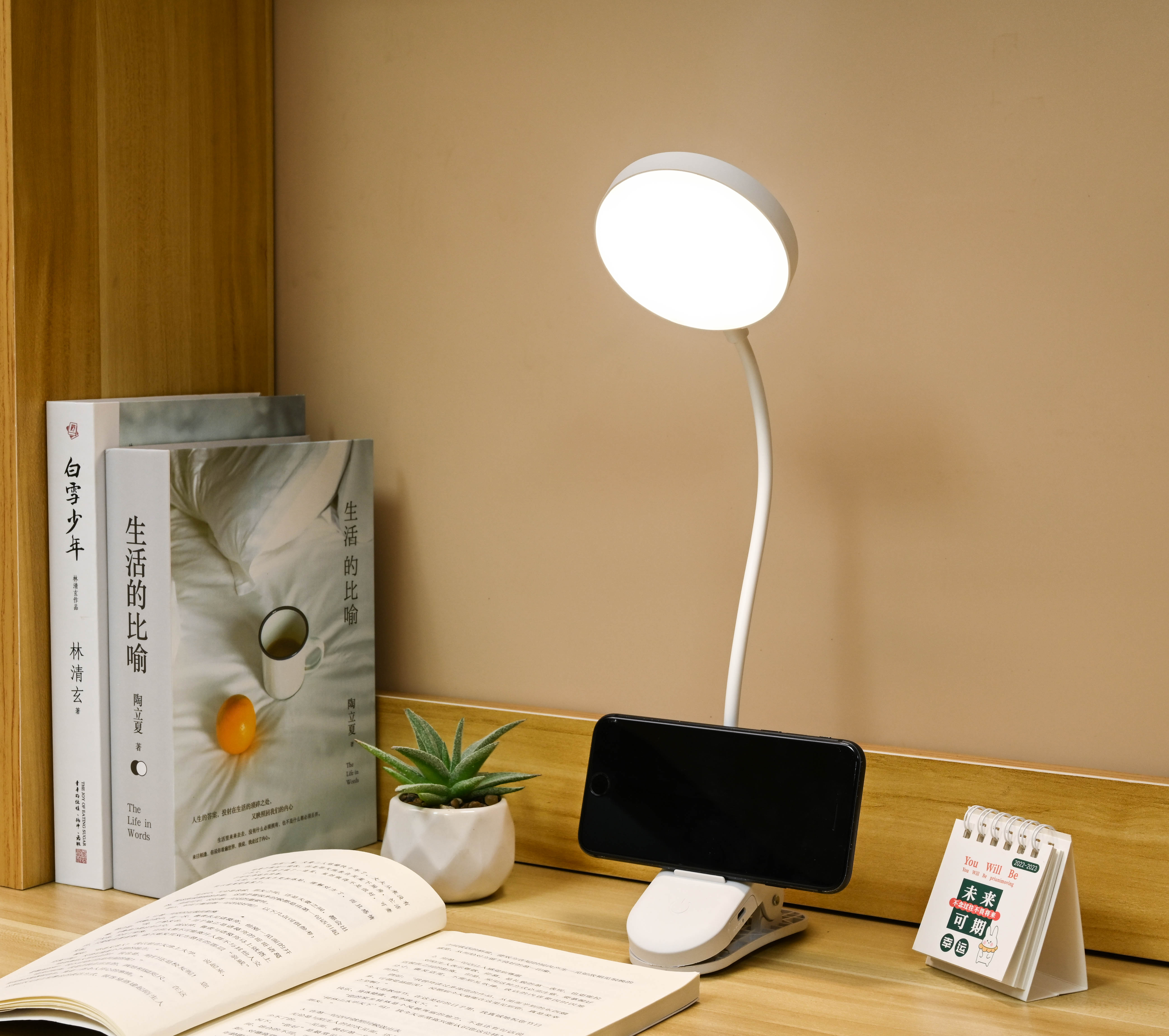 Modern Electric Touch Control Led Table Lamp / Table Lamp With Three Level Brightness Adjustment