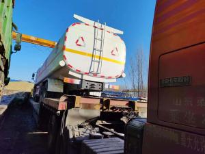 Wholesale 20 Ton Used Sinotruck Fuel Oil Tank Truck 15001-30000L Tank Volume Sinotruck 8X4 from china suppliers