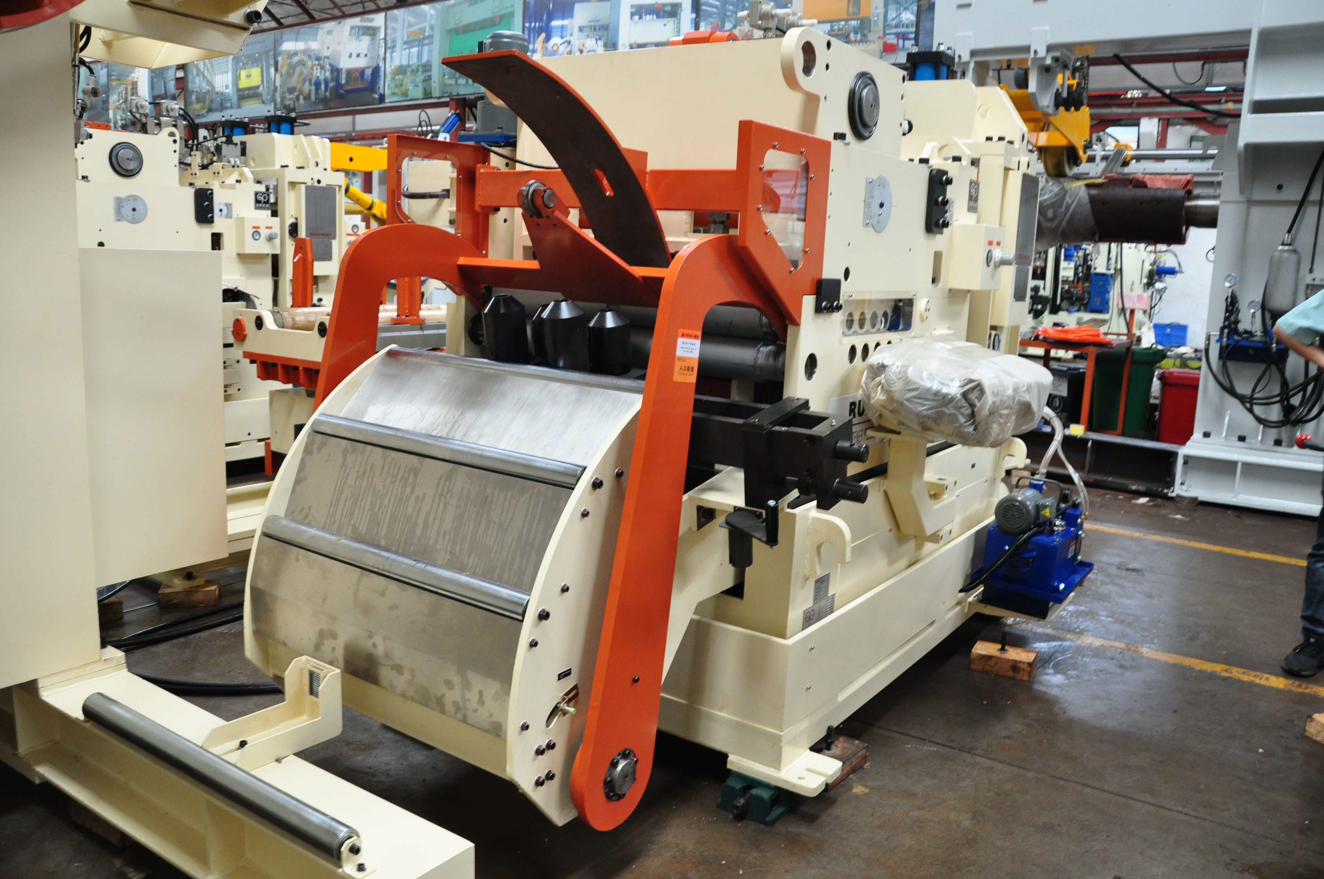 Nc Servo 7000kg 0.49Mpa 2.2kw Coil Feeder Straightener