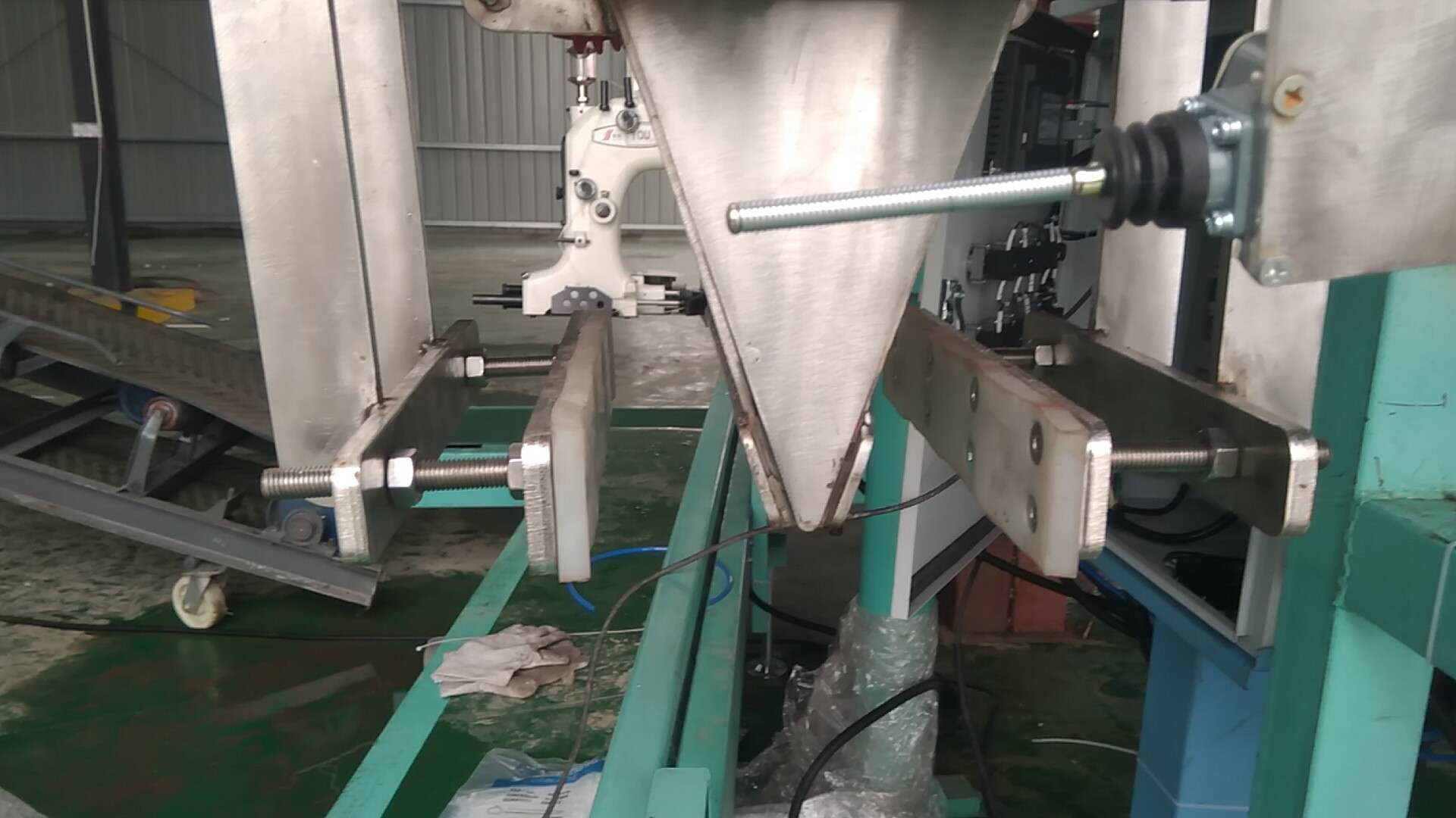 Gravel Bag Filling Machine , Sand Packing Machine Low Power Consumption