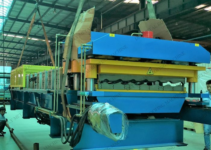 PPGI Corrugated Roof Sheet Roll Forming Machine 5m 380V R Panel Roll Former