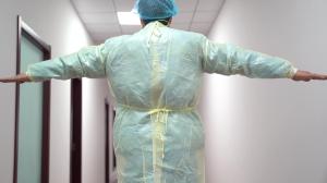 Wholesale S&amp;J Disposable medical dental isolation gowns SMS in clinic examination hospital from china suppliers