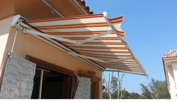 Balcony Aluminium Waterproof Retractable Awning With Rain Channel Half Box On The Top