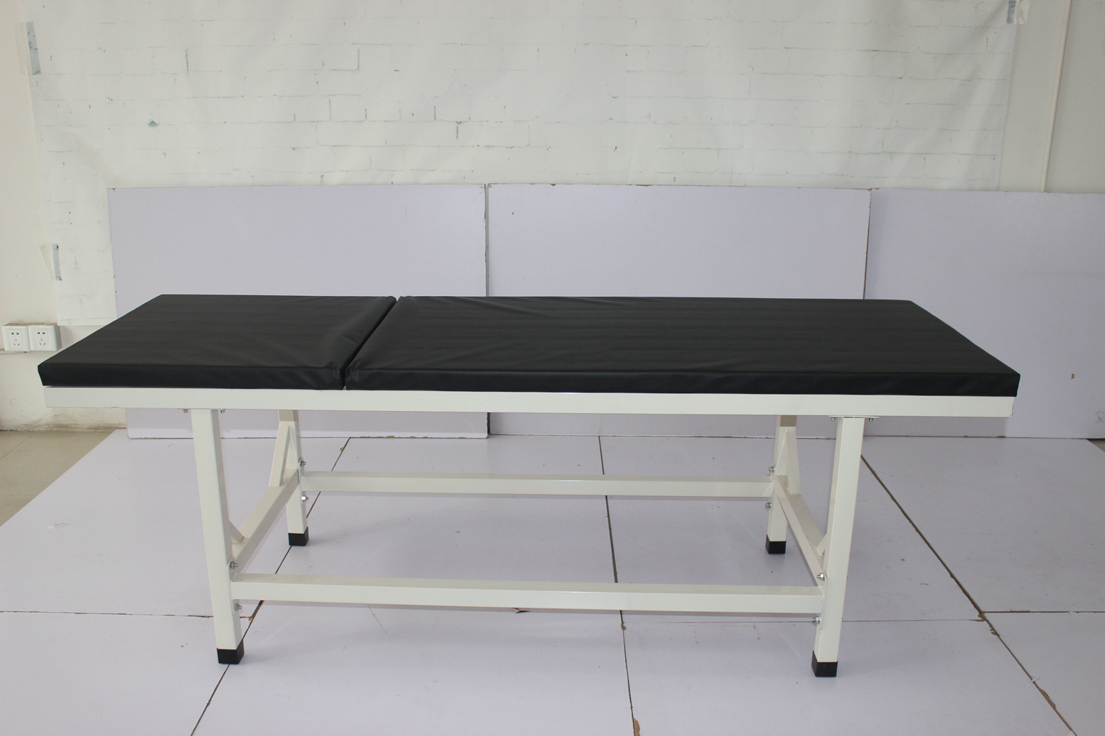 Aluminum Alloy Medical Gynae Examination Beds Manually Lifting