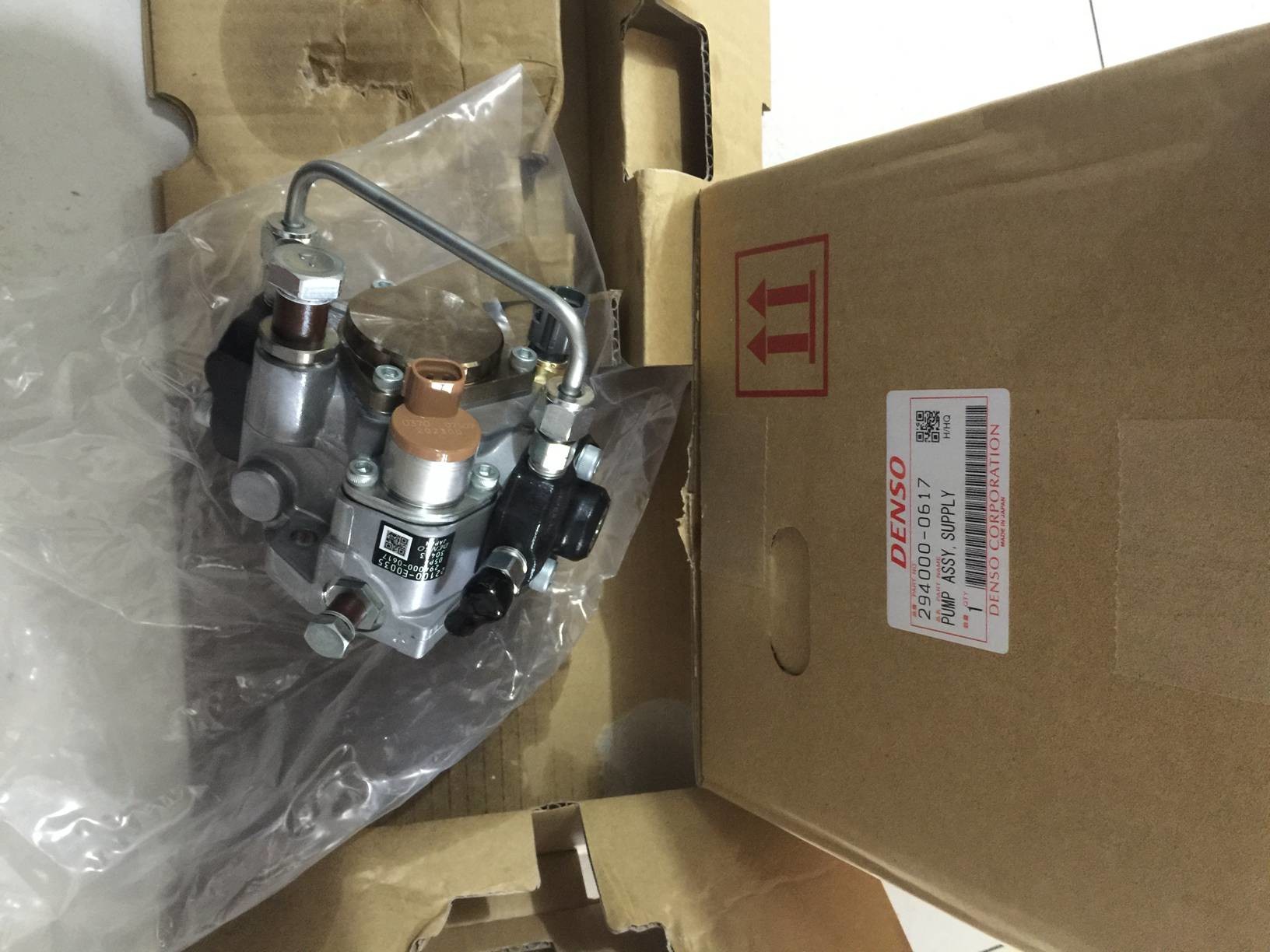 part No. : 294000-0617 FUEL PUMP made by Denso