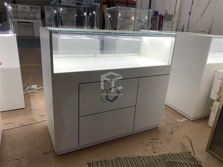 3000*3000 Glass Jewellery Display Cabinet Kiosk 110cm High Stick Veneer