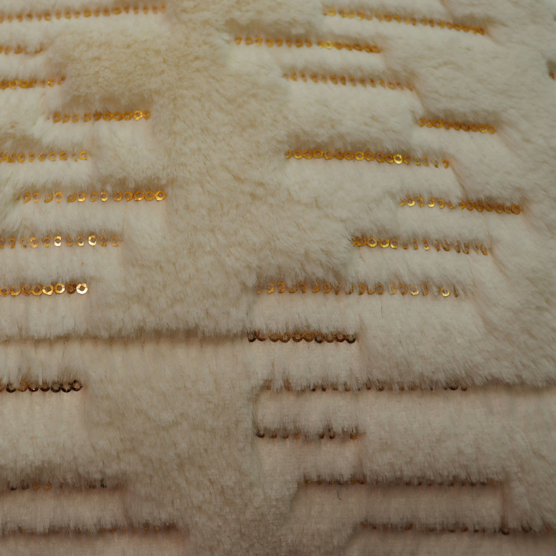 Stylish Faux Fur Throw Blanket Nondisposable Luxury Embroidered Minky Throw Blankets