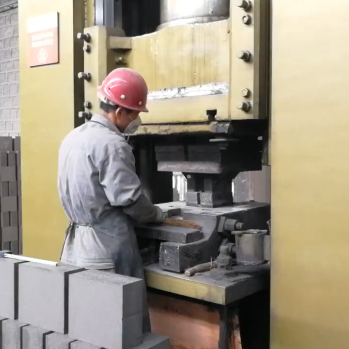 90% Al2O3 Content Chrome Corundum Brick for Glass Furnace Lining and Pool Demand