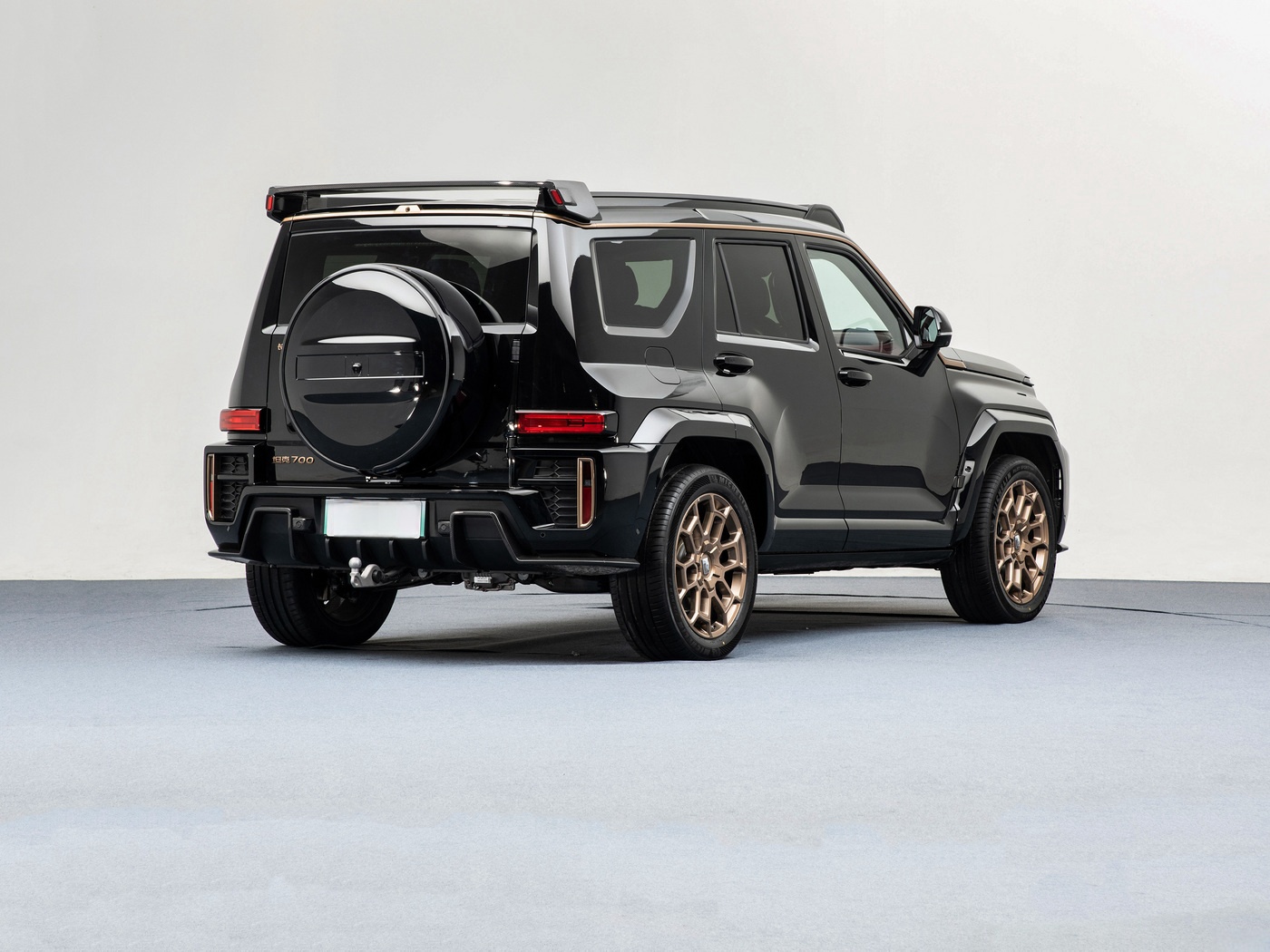 2023 Tank 300 Upgrade Version 700 Super 4x4 SUV Off-road Gasoline Car with Car Entertainment System and LED Daytime Light