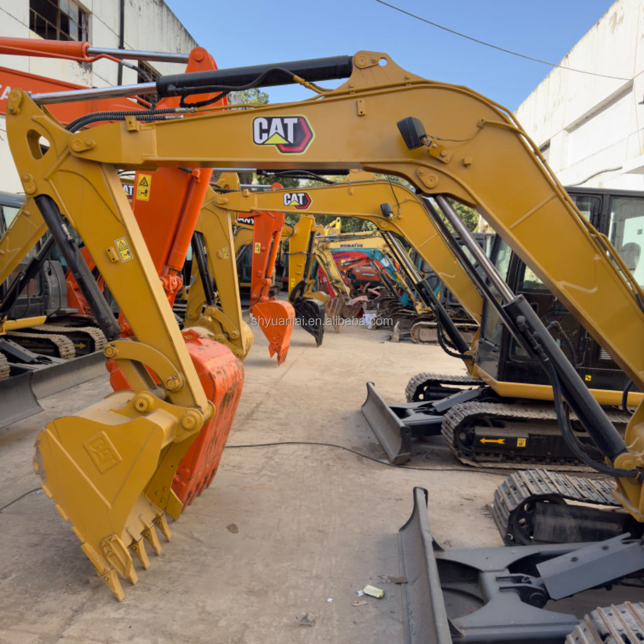Digging in good condition, sold at a cheap price,5 tons of mining type Caterpillar 305.5second-hand excavator Digging
