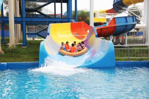 Wholesale Galvanized Tantrum Carbon Steel Aqua Park Equipment Slides for Adventure Water Park from china suppliers