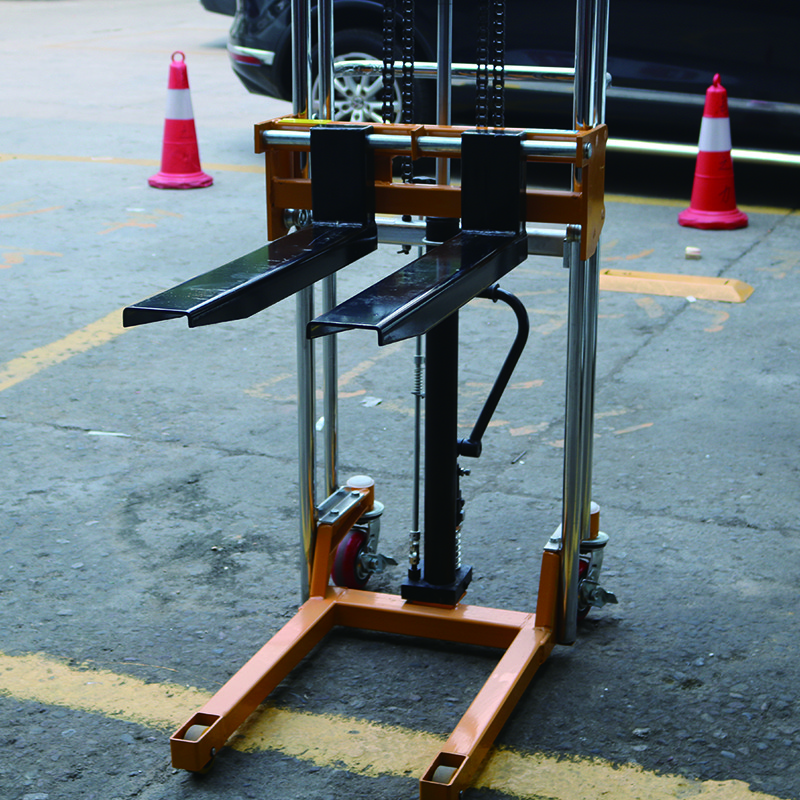 Light Weight Manual Forklift Stacker For Cargo Lifting 400kg Load Capacity