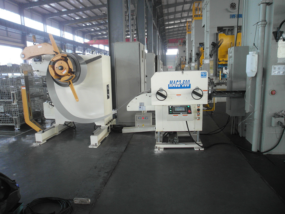 Hydrauilc Stamping Coil Handing High Precision Decoiler Feeder for Automobile Spare Parts Manufacture