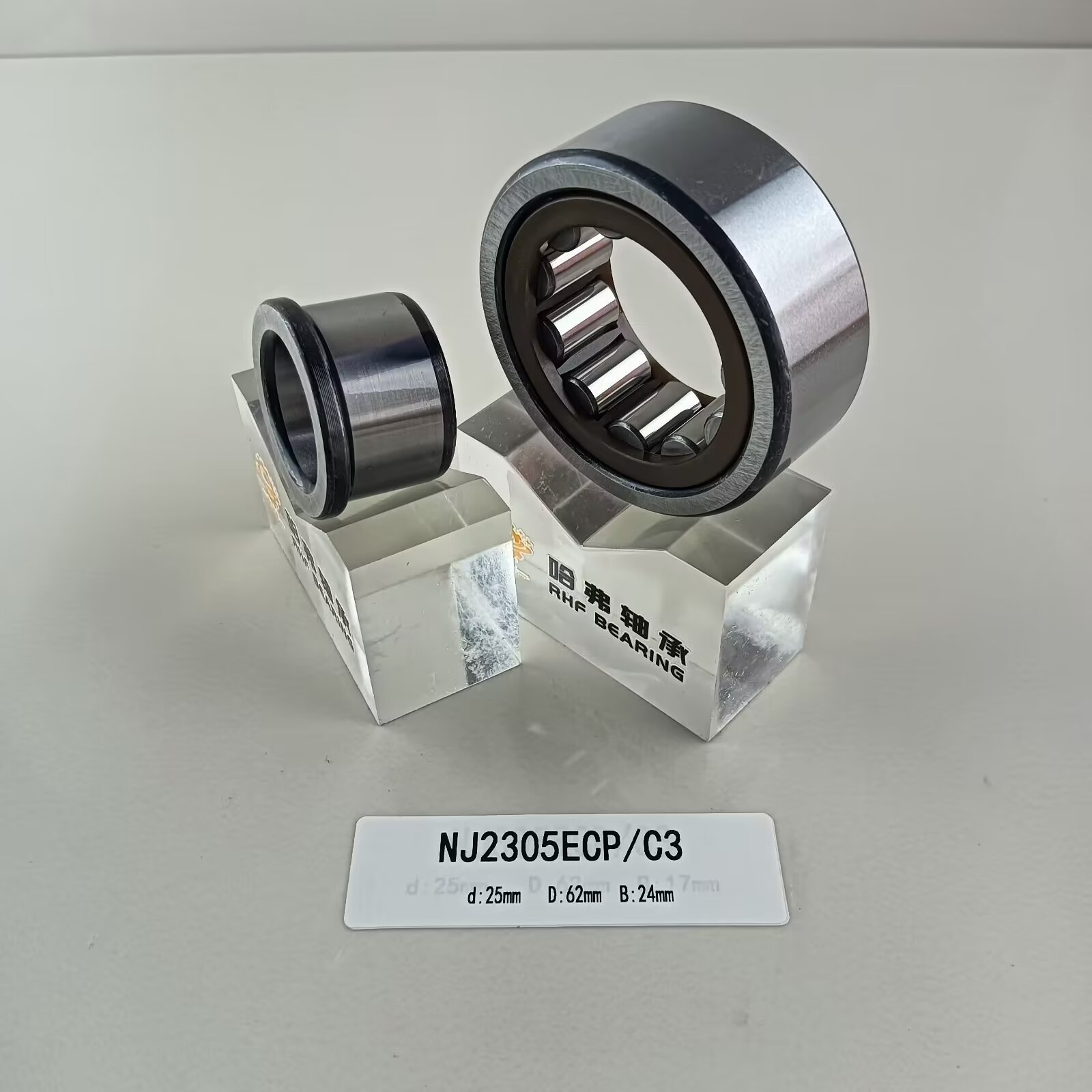 25*62*24mm Cylindrical Roller Bearing NU/NJ/NF2305ECP with Cylindrical Structure