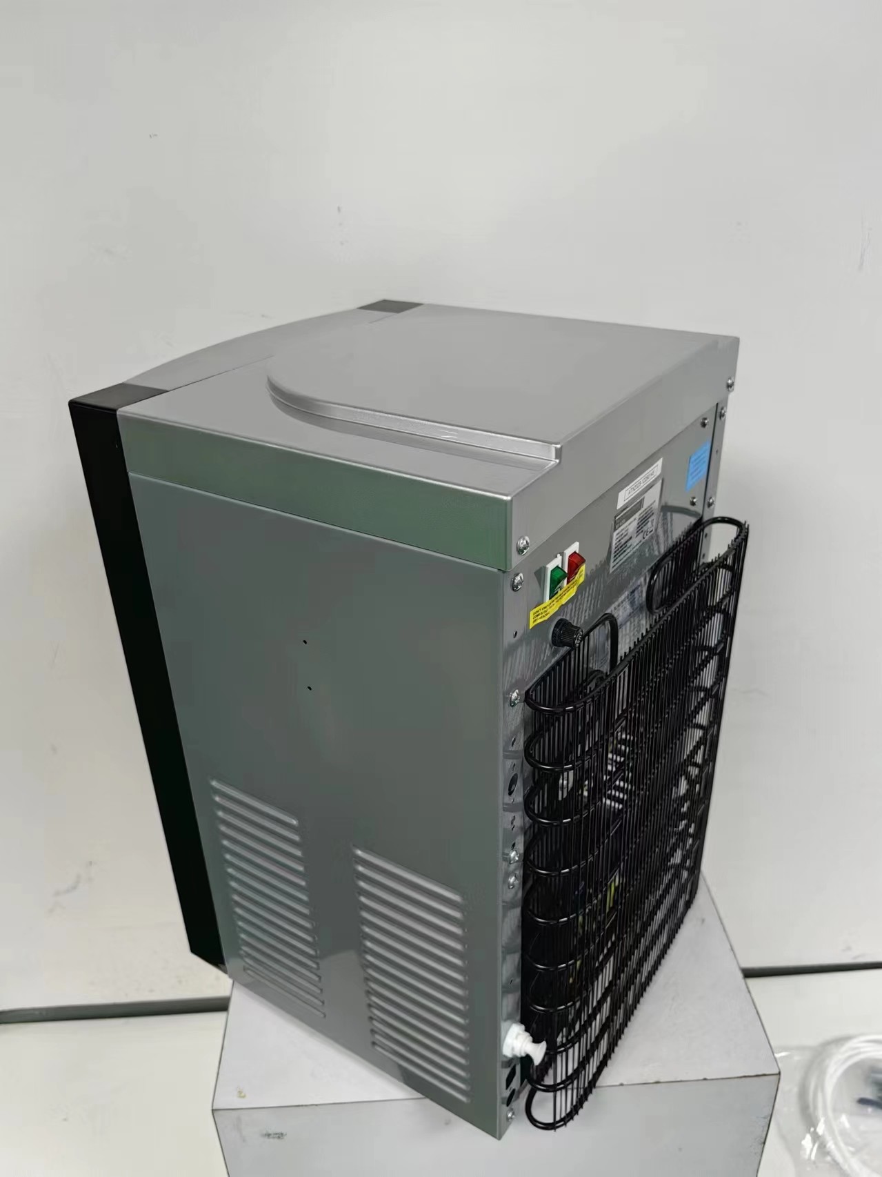CE Certified Desktop/Table Water Dispenser for Installation of Hot and Cold Water