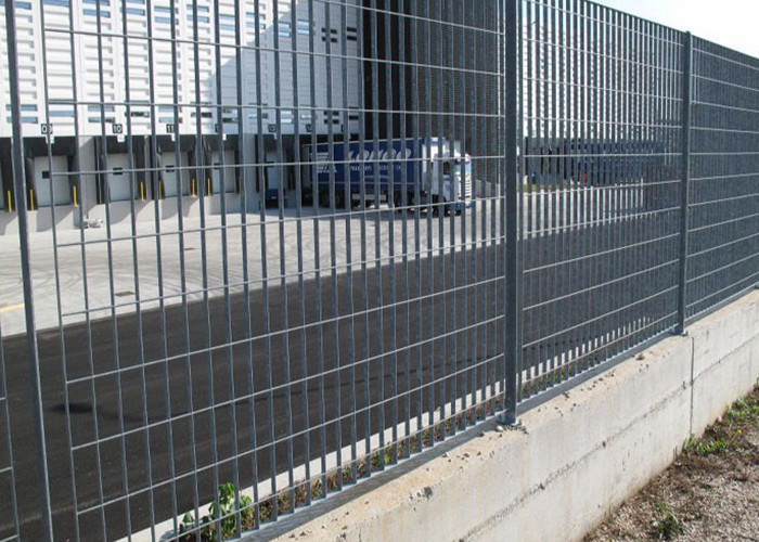 OEM Galvanizing Serrated Steel Bar Fence Grating For Driveways