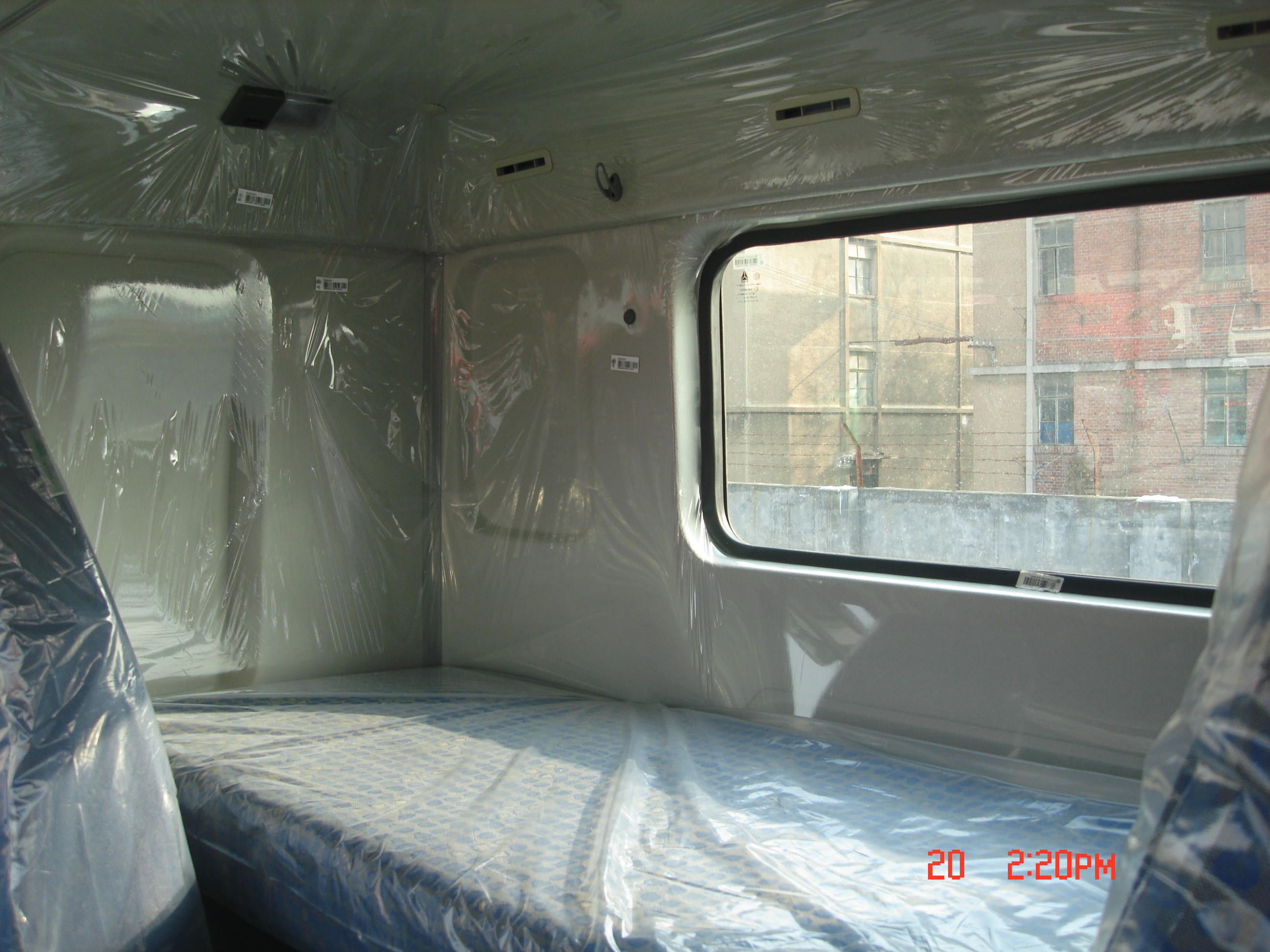 White Prime Mover And Trailer , Truck Prime Mover High Roof Prime Mover Trailer