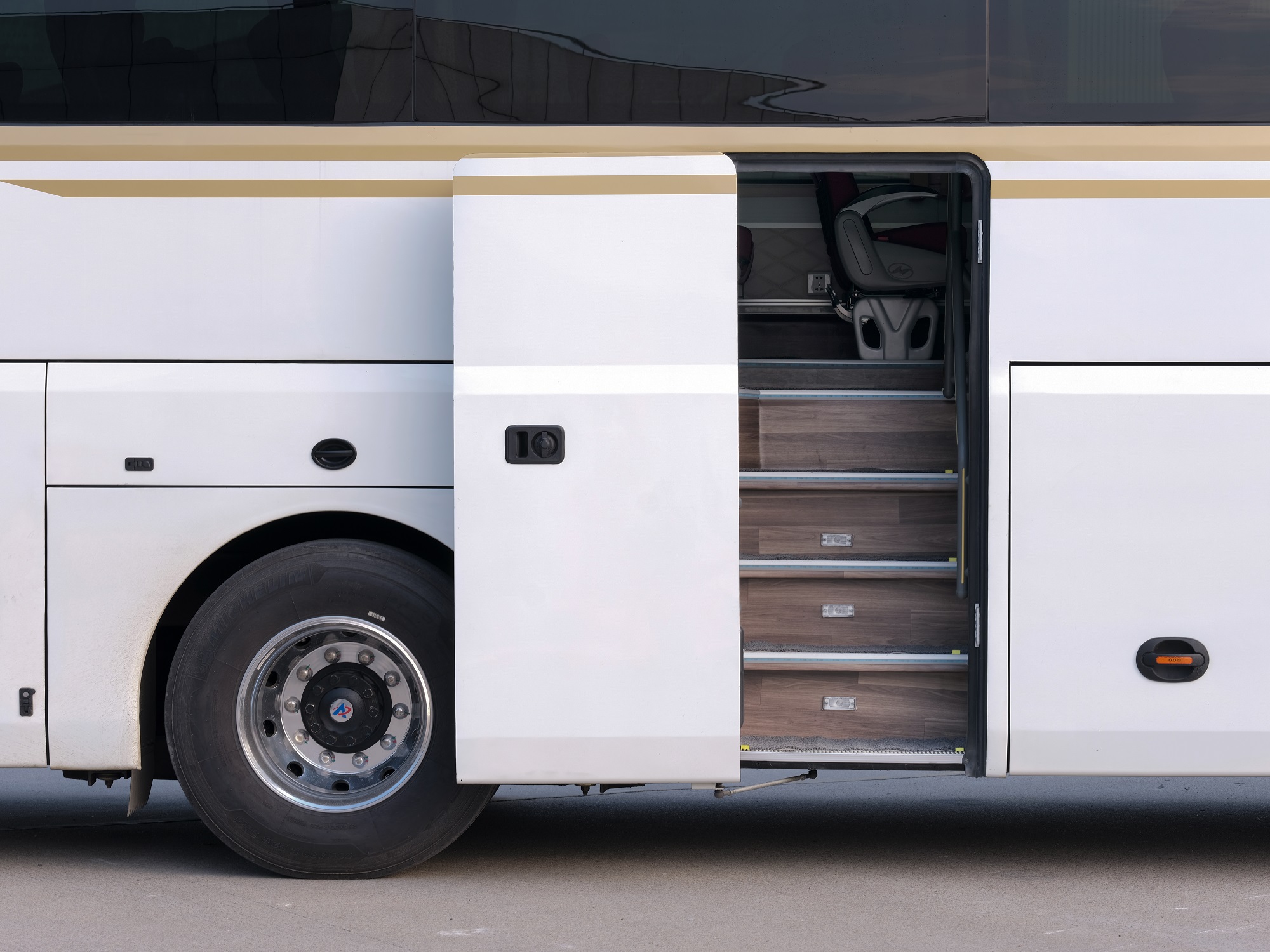 Public Bus Style 53 Seats 12m Color Design Luxury Coach Bus with Deisel Fuel