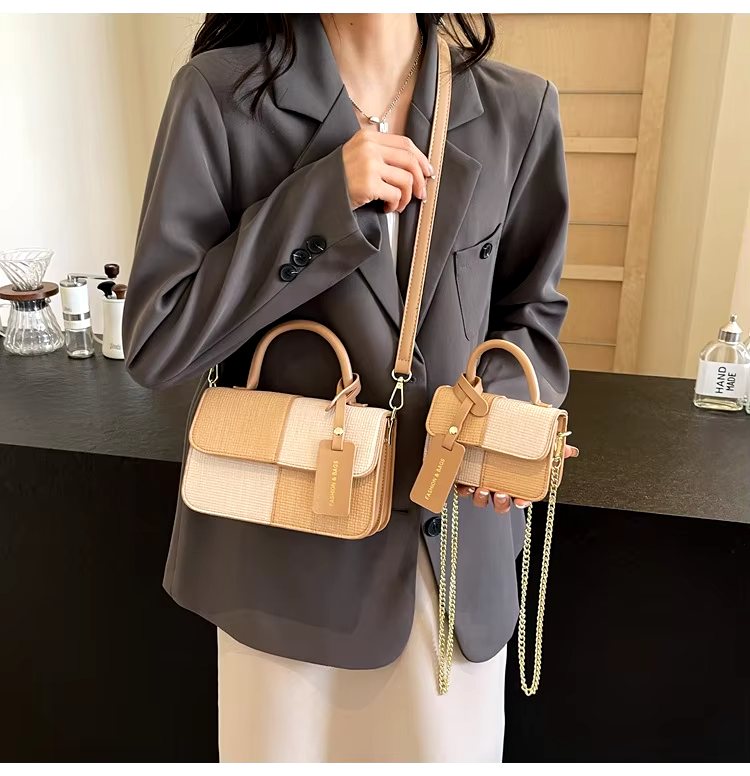 Stylish Women's Beach Handbags Large Capacity PVC Tote Bag with Zipper and Two Straps