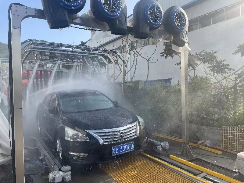 -Chic Design Style King of 9-Brush Automatic Express Tunnel Car Wash Machine in Europe