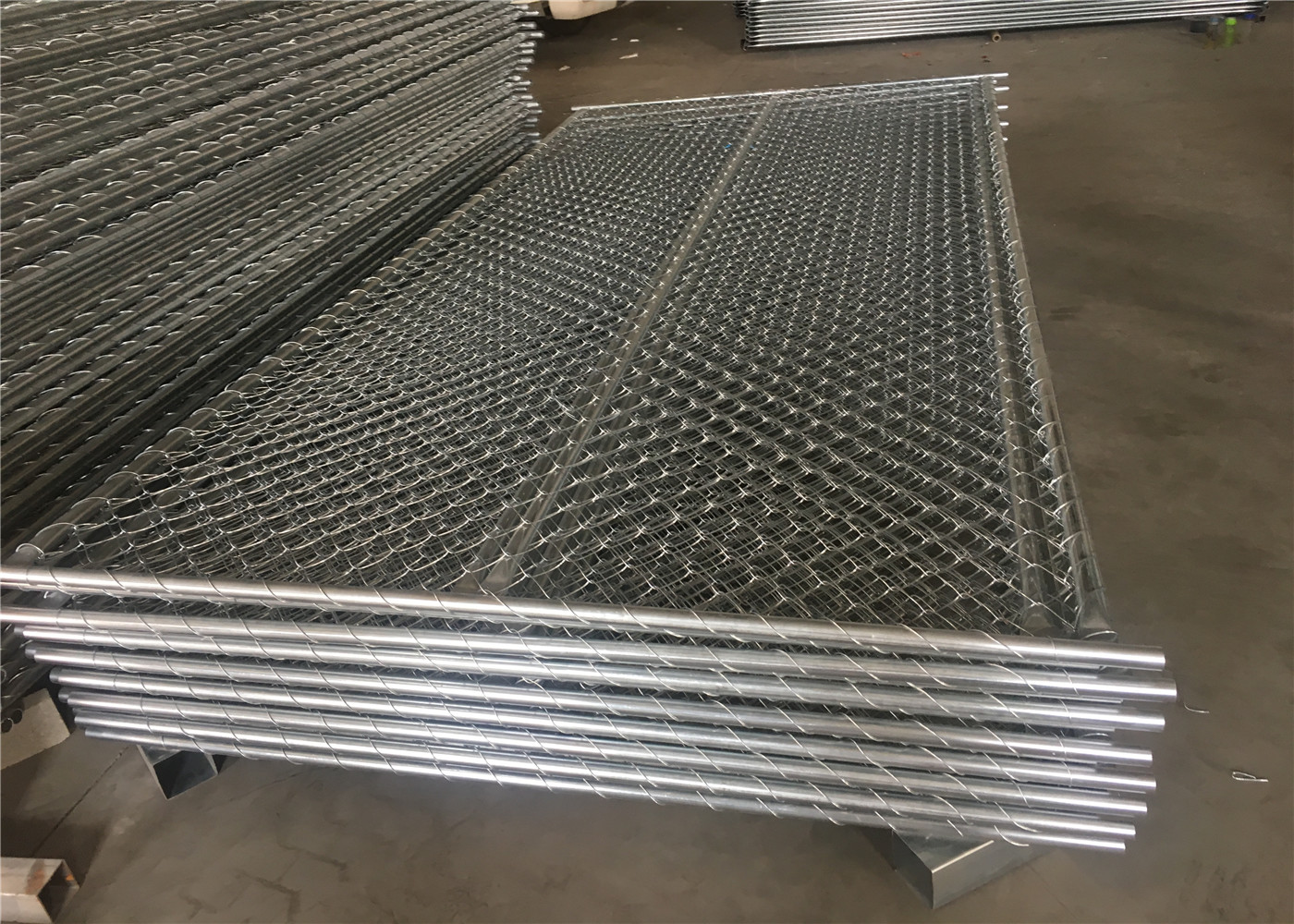 ASTM A392-06 Zinc Coating Temporary Chain Link Fence 2 ⅝"x 2-5/8" x 11.5