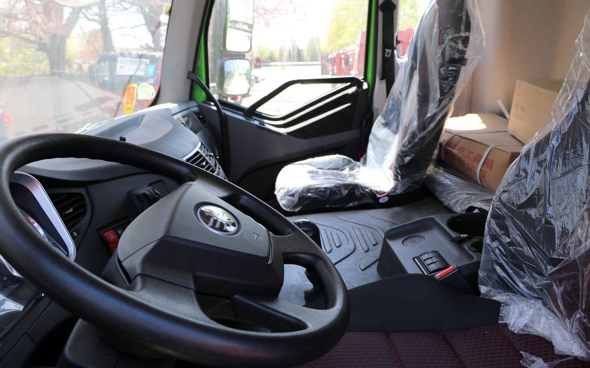1800rpm FAW Jiefang J6P Used Tipper Dumper Trucks State VI