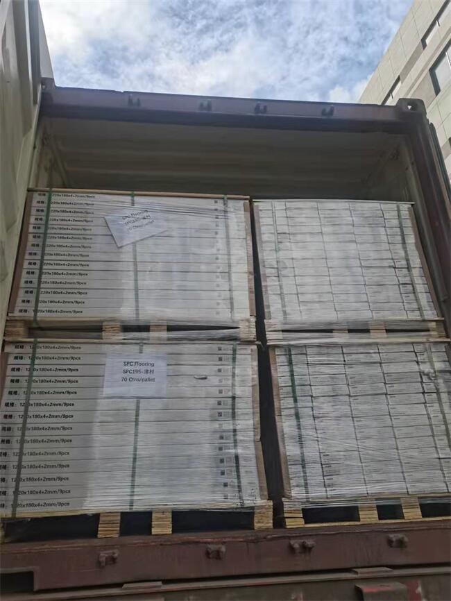 Hybrid Flooring Spc Embossed Flooring 5.5mm Anti Moisture Waterproof