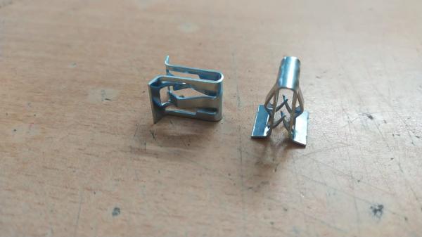 Durable Steel Retaining Clip Clamps – Automotive Fastening Components for Cable,