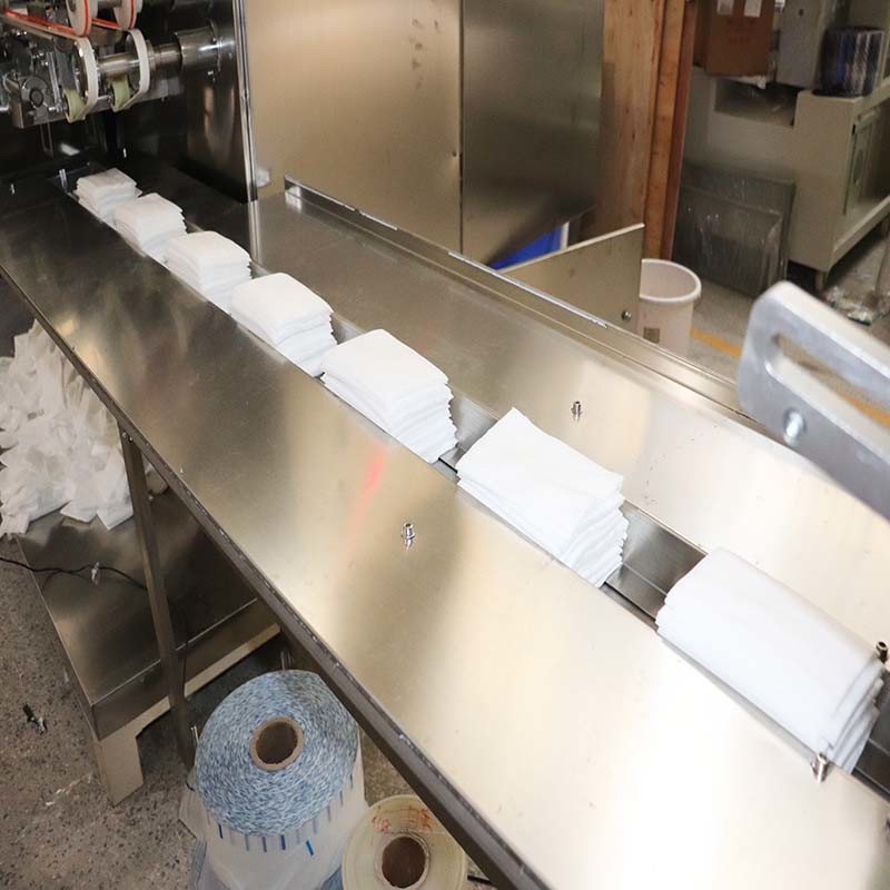 0.6Mpa 2.2KW Wet Wipe Packing Machine With Stainless Steel Frame