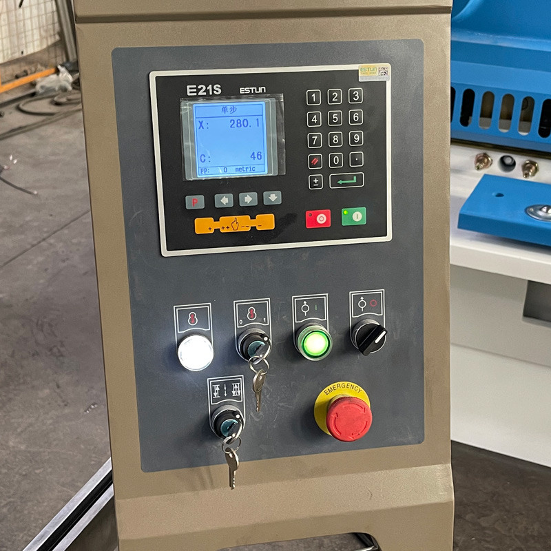 QC12K 6*2500 CNC Hydraulic Guillotine Shearing Machine High Precision with Blade Clearance Adjustment
