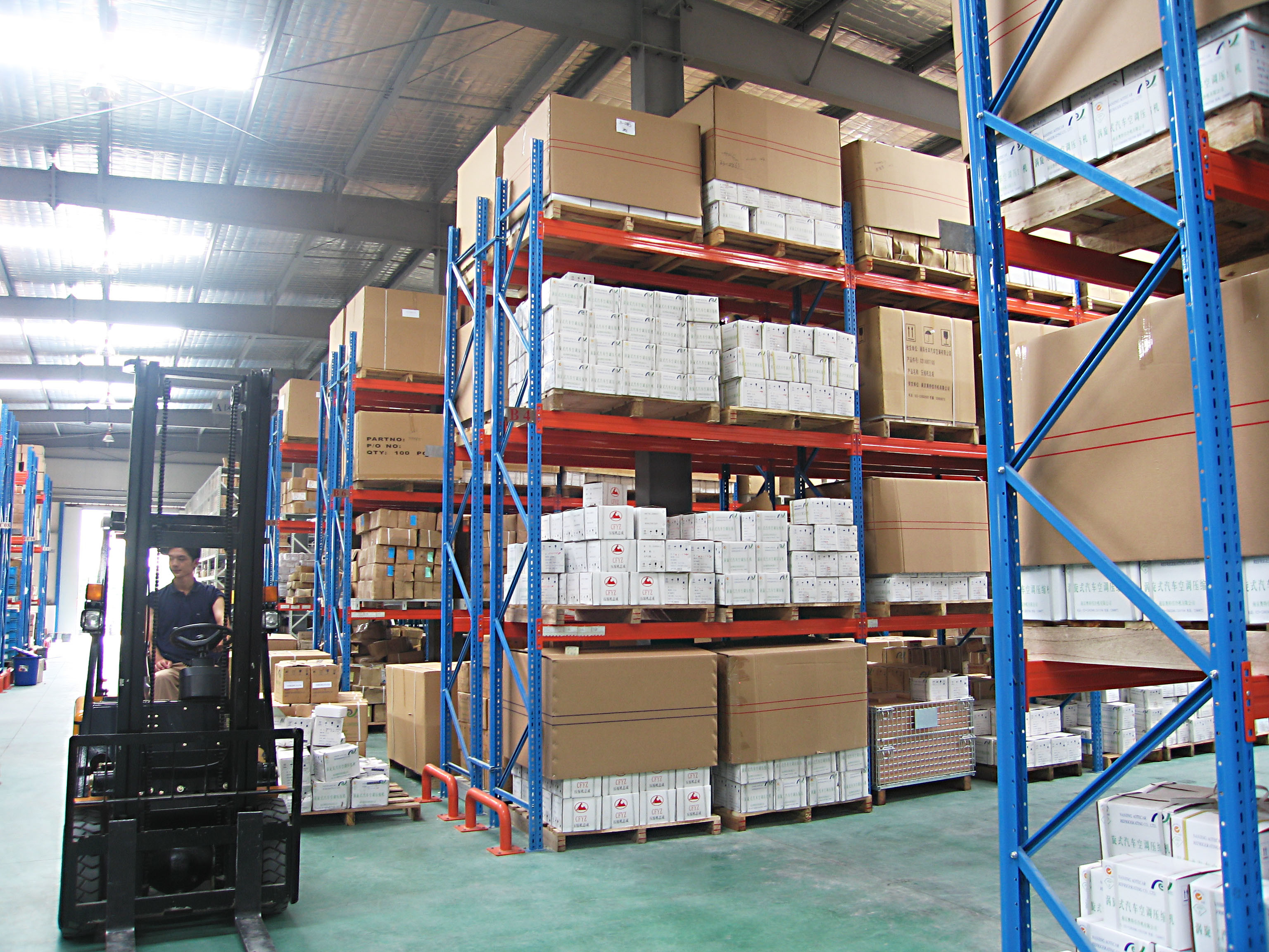 Customized Factory Shelf Steel Shelving Racks Industrial Adjustable Heavy Duty Pallet Racks