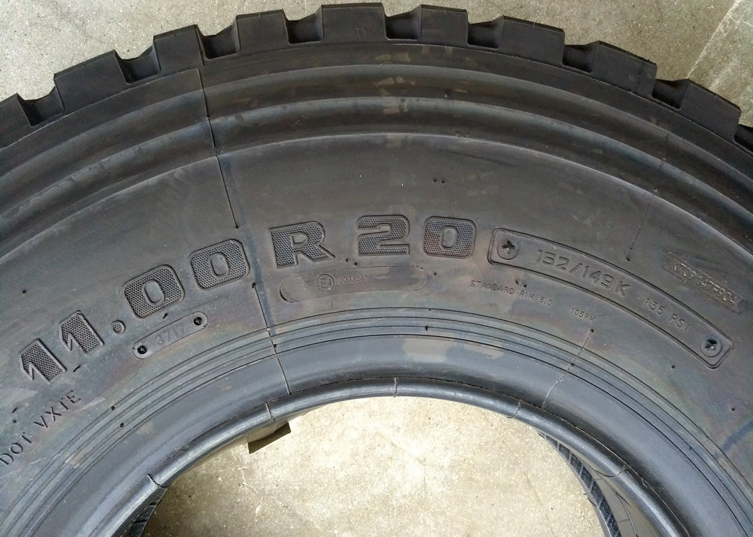 Rib Type Tread On Road Off Road Tires , Off Road Tires For 20 Inch Rims 11.00R20 Size