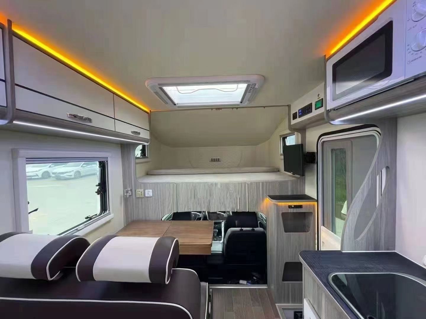 Yuejin Foton Outdoor Camper Van Automatic Transmission 4*2 Motorhome RV Caravan