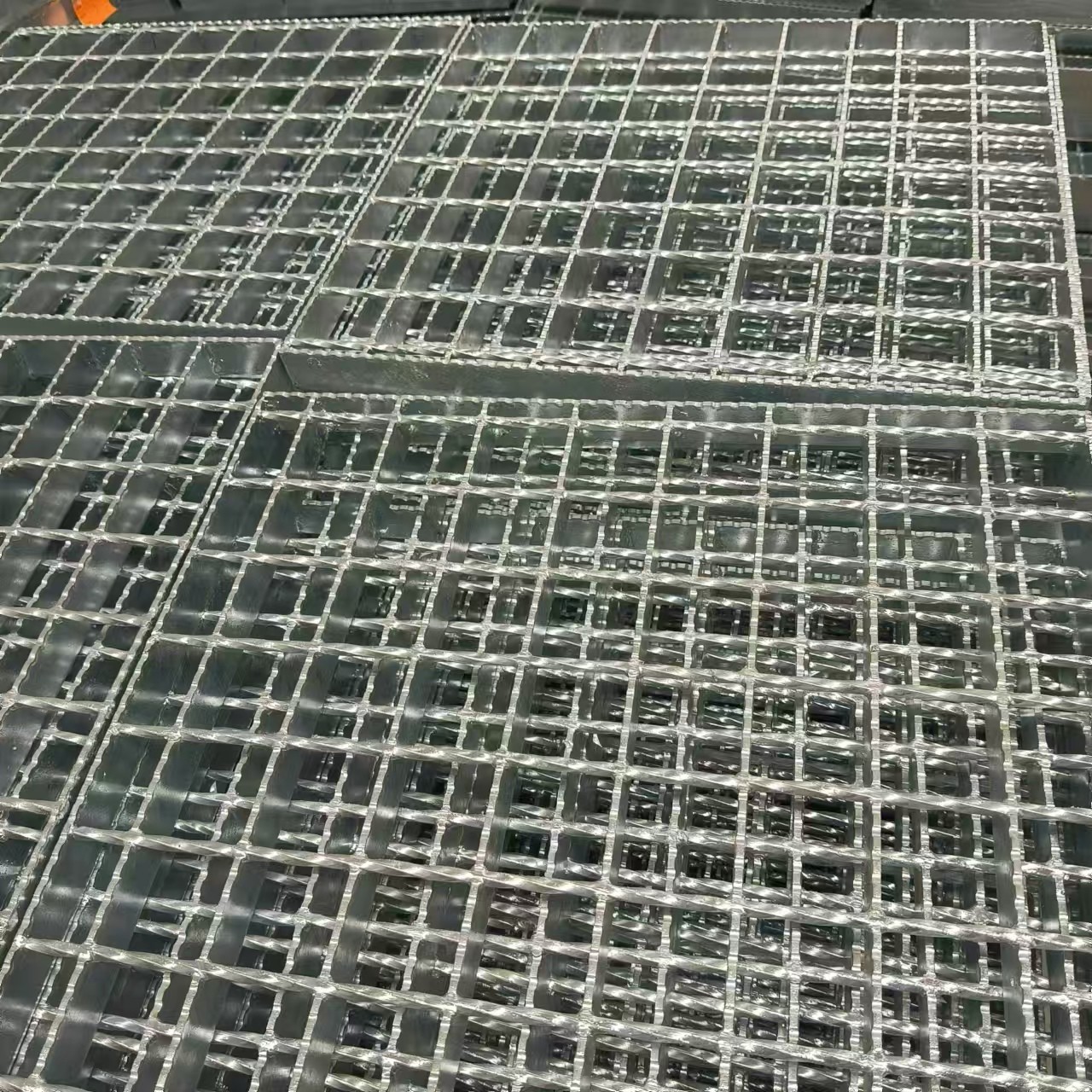 Magnetic Steel Gratings: Easy to Attach and Detach