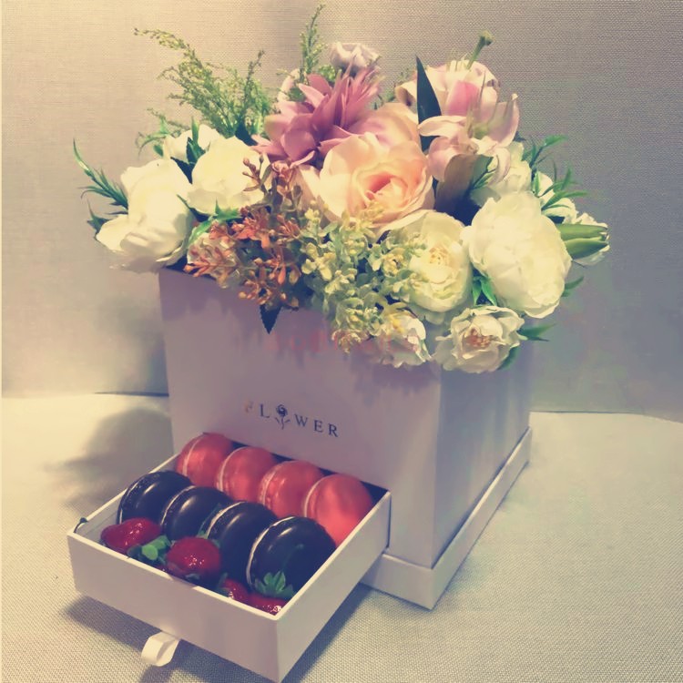 Square Flower Packaging Boxes Preserved Rose Chocolate Corrugated Cardboard Packaging