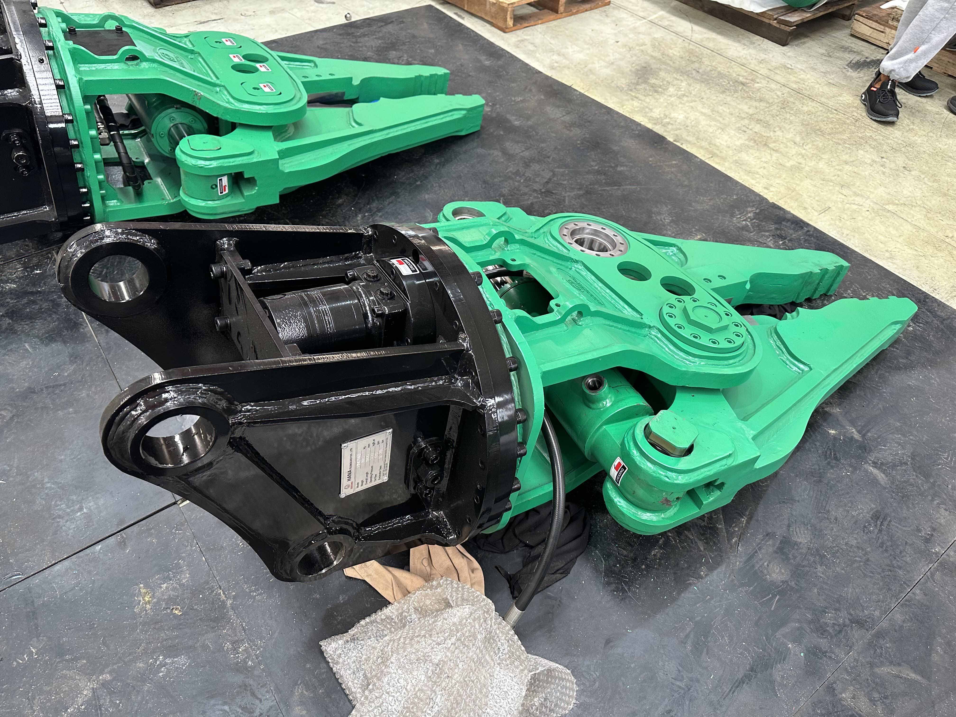 Mini Rock Hydraulic Crusher Demolition Shears Attachment For 20 Ton Excavator 7