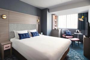 Wholesale Brisbane budget hotel inner furniture supplier from China for bedroom set laminate headboard with nightstand and Lounge from china suppliers