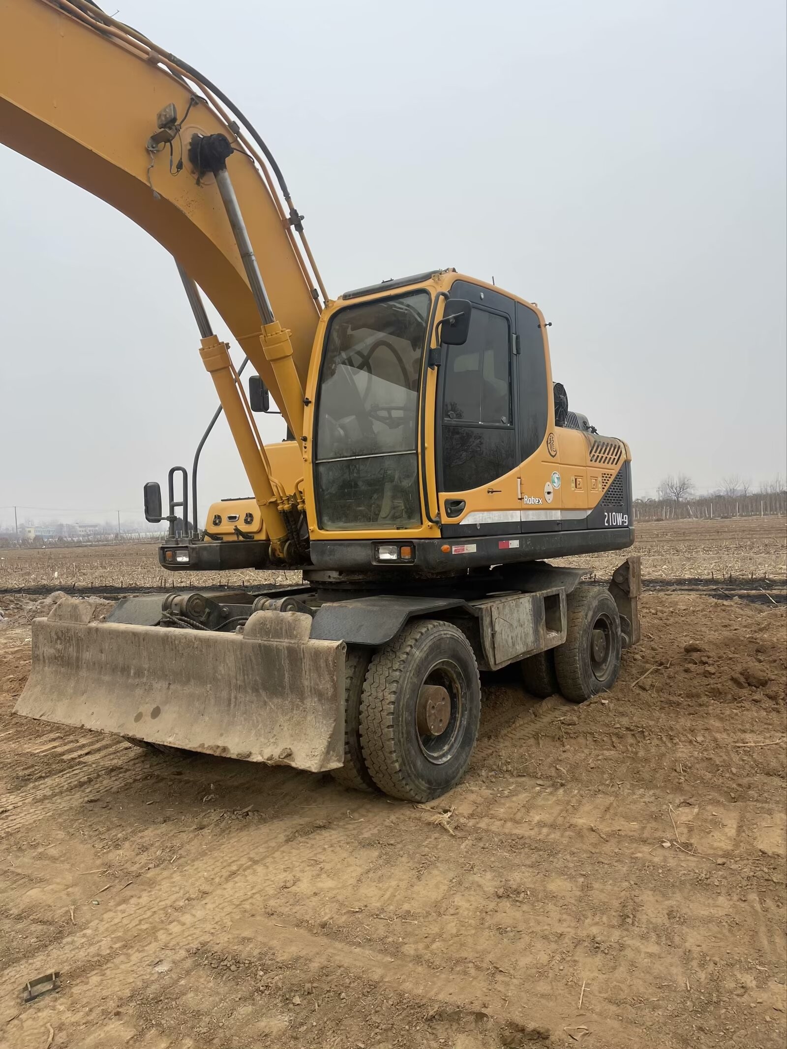 Used Hyundai 210W-9 Wheel Excavator Multifunctional Original Version
