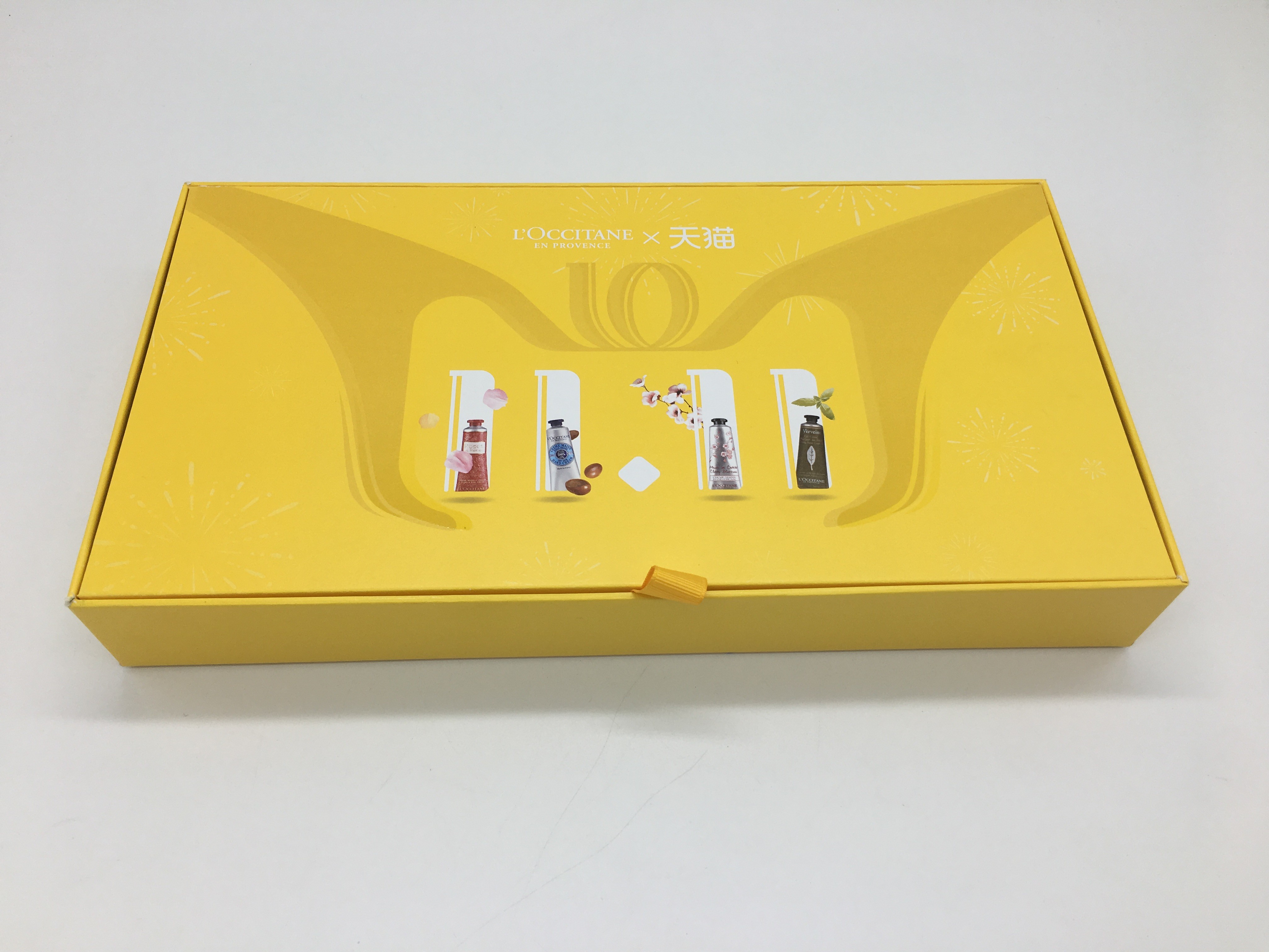 Yellow Luxury Cosmetic Box Packaging For Hand Cream Full Printing 322x175x43mm