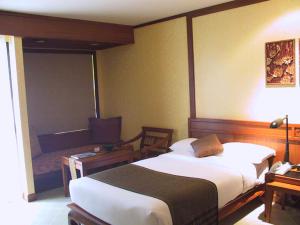Wholesale Southeast Asian Style 5 Star Hotel Bedroom Furniture Zebrano Veneer Finished Tea Table from china suppliers