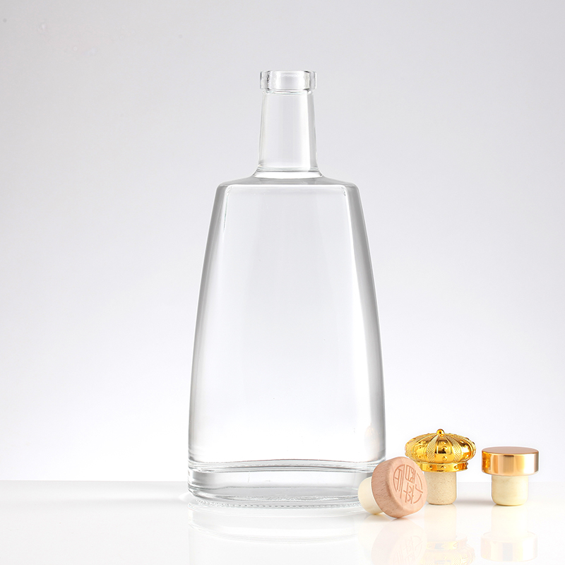 Customied Bottle Color 500ml 750ml Gin Glass Bottle With Lid for Beverage Distribution