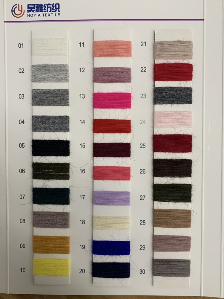 1/0.03NM 100% Polyester Fluffy Tube Giant Velvet Yarn Skin Friendly For Knitting Blanket Bag