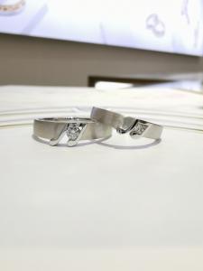 Wholesale Hollow Notes OEM ODM Nifty 18K Gold Diamond Couple Rings from china suppliers