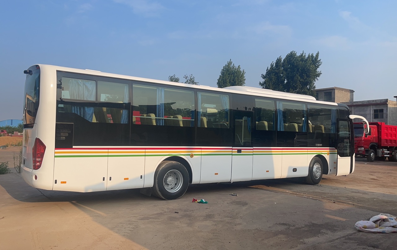 62 Seats Front Engine Refurbished Diesel Coach Bus in South Africa Passenger Bus Style