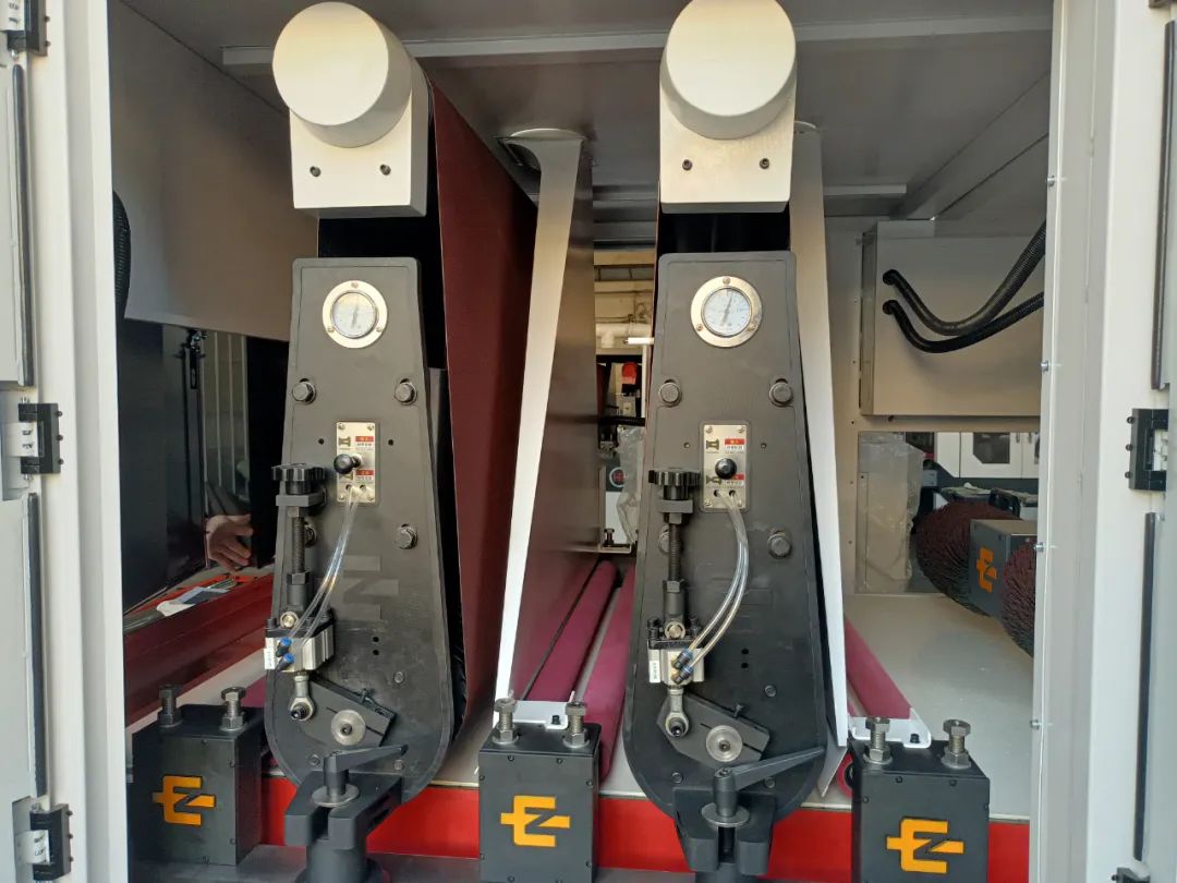 YZ1300SS Double Belt 6 Rollers Copper PLC Oxide Skin Flat Surface Polishing Machine