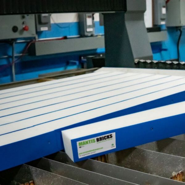 Co-Polymer Waterjet Cutting Support Bricks for Waterjet Tables, Durable Splashback-Reducing Waterjet Tank Bricks with Corrugated Drainage Design and